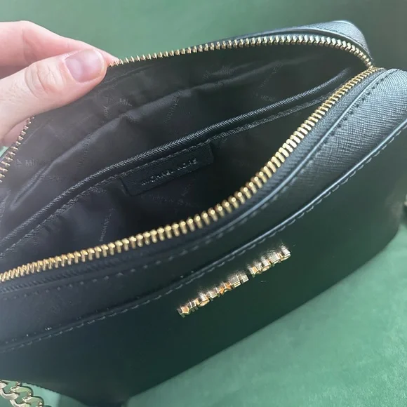 Michael Kors Black Jet Set Crossbody Bag - Picture 7 of 12